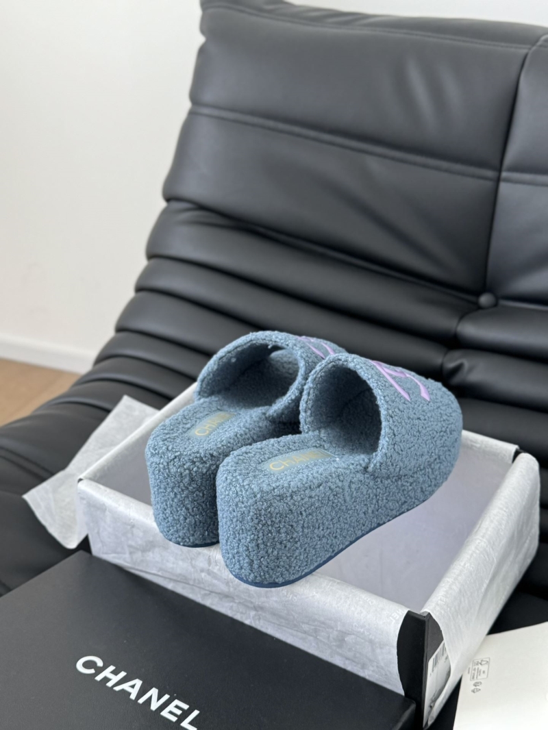 Ch**el slippers